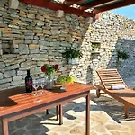 Homestay szállás Ivy With Perfect Privacy, Pool, Sauna And Jacuzzi *