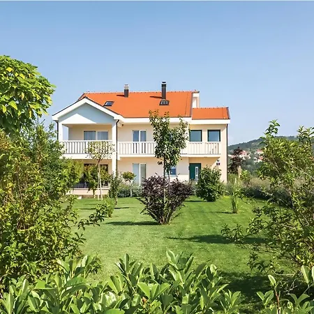 Ostanak kod kuće Ivy With Perfect Privacy, Pool, Sauna And Jacuzzi Opanci