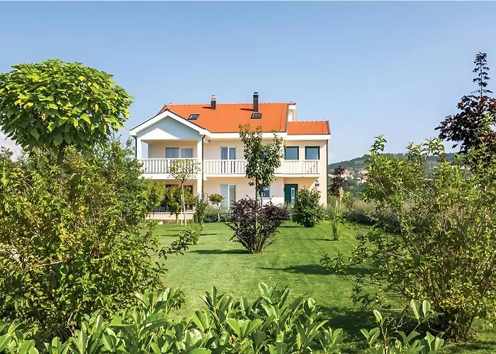 Alloggio in famiglia Ivy With Perfect Privacy, Pool, Sauna&jacuzzi Opanci