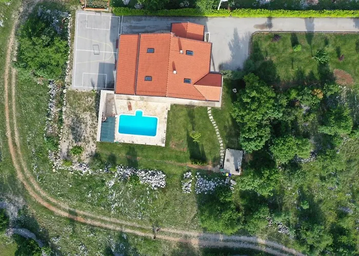 Ivy With Perfect Privacy, Pool, Sauna&jacuzzi Alloggio in famiglia Opanci