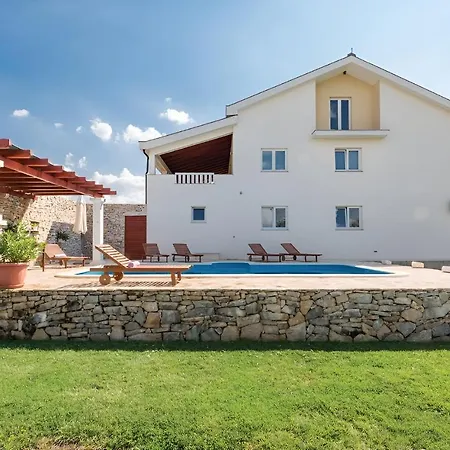 Ivy With Perfect Privacy, Pool, Sauna And Jacuzzi Homestay Opanci