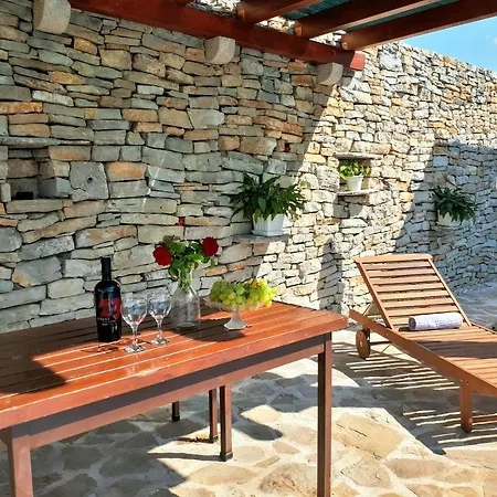 בית אירוח Ivy With Perfect Privacy, Pool, Sauna And Jacuzzi *