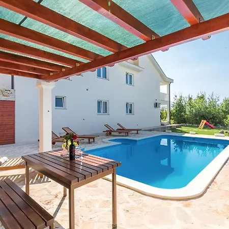 בית אירוח Ivy With Perfect Privacy, Pool, Sauna And Jacuzzi