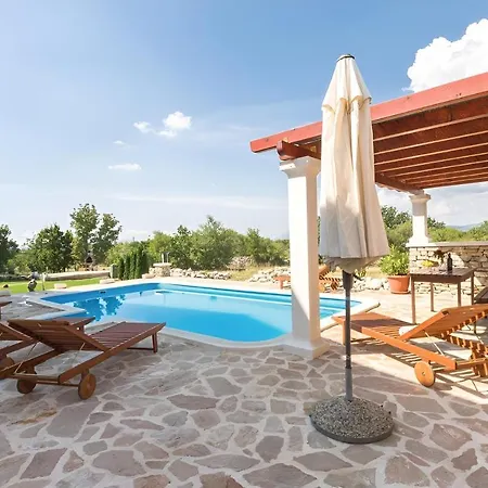 Ivy With Perfect Privacy, Pool, Sauna And Jacuzzi Homestay