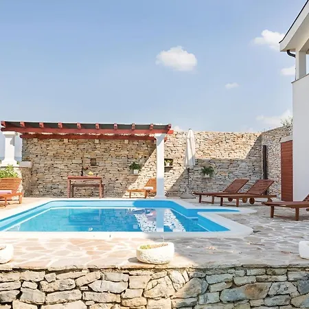 Ivy With Perfect Privacy, Pool, Sauna And Jacuzzi Opanci