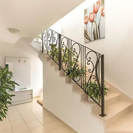 Ivy With Perfect Privacy, Pool, Sauna And Jacuzzi