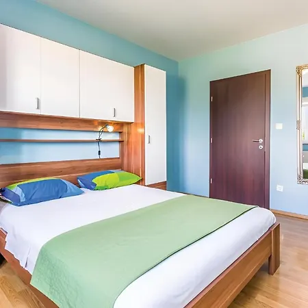 Homestay Ivy With Perfect Privacy, Pool, Sauna And Jacuzzi *
