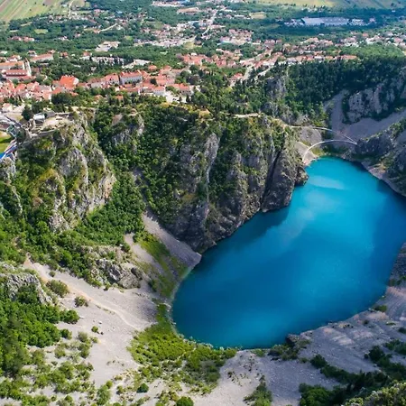 Ivy With Perfect Privacy, Pool, Sauna And Jacuzzi Homestay