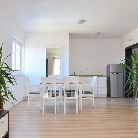 Homestay Ivy With Perfect Privacy, Pool, Sauna And Jacuzzi