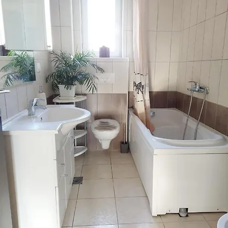 בית אירוח Ivy With Perfect Privacy, Pool, Sauna And Jacuzzi *